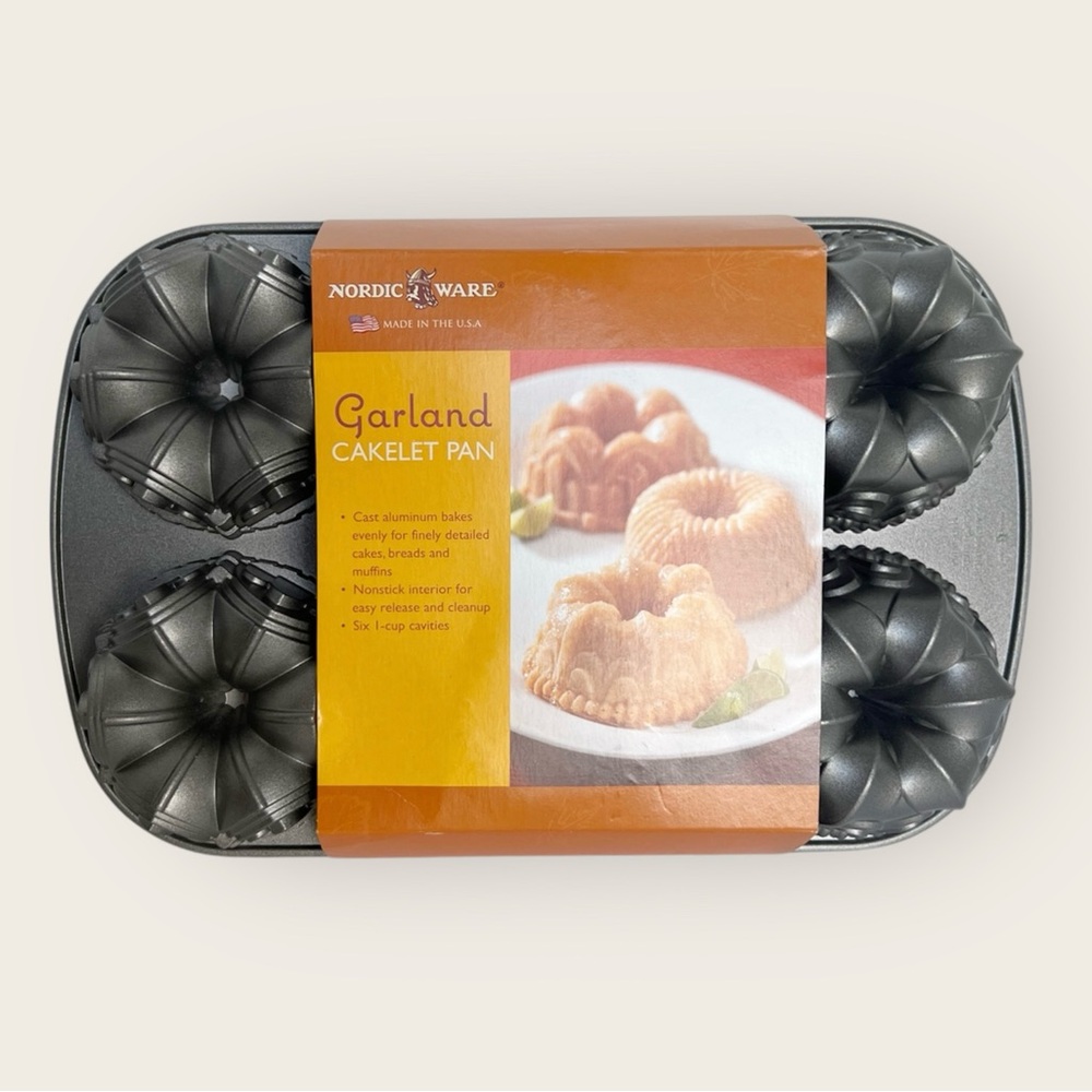 NORDIC WARE Cast Aluminum Garland Cakelet Pan
